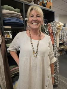 Linneklänning med träknappar, Sand Malou - Soulful Fashion