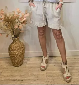 Linneshorts med volang, Sand (Linn) - Soulful Fashion