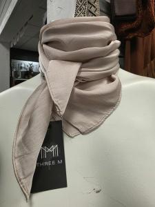 Scarves Sand, Enfärgad (70x70 cm) - Three M