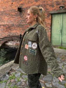 Skjortjacka med patchar, Army Huni - Gemini     BERÄKNAD LEV: NOV