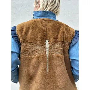 Pälsväst med volang i jeans, Kamel Duffy - Gaspar Express
