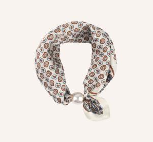 Scarves med magnetknäppe (vit pärla), Offwhite Paisley - Caramelle Fashion