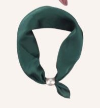 Scarves med magnetknäppe (vit pärla), Buteljgrön - Caramelle Fashion    BERÄKNAD LEV: AUG