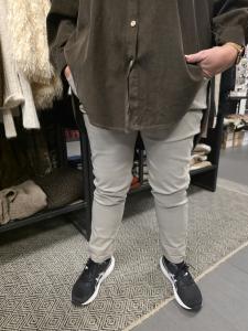 Magiskt stretchig byxa, Taupe Plussize, Karin - Soulful Fashion