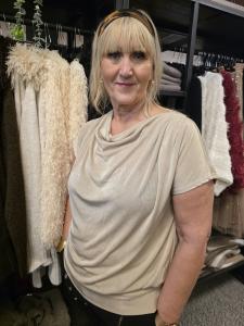 Topp med waterfallringning, Beige Felicia - Chica London