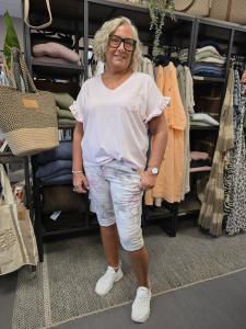Magiskt stretchig capribyxa, Blommig Beige, Titti - Caramelle Fashion