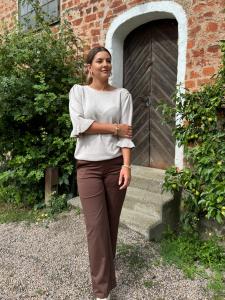 Kostymbyxa Brun, Dorit - Gemini