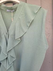 Topp med volang och knyt, Grön Miranda - Caramelle Fashion