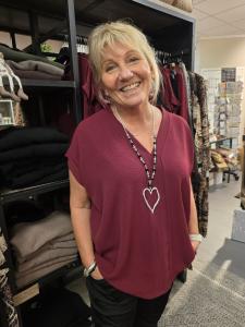 Topp V-hals, Vinröd Karro - Caramelle Fashion