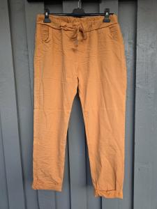Magiskt stretchig byxa, Aprikos Plussize, Karin - Soulful Fashion