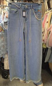 Jeans med brodyr och raka ben, Boheme - Qnuz    BERÄKNAD LEV: MARS