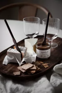 ERNST Oval Bricka i Trä Svart, 40x25cm