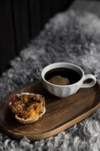 ERNST Oval Bricka i Trä Brun, 28x17cm