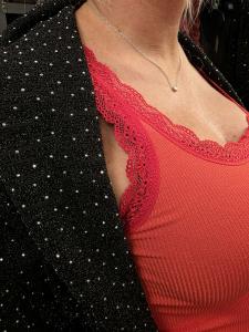 Linne, Ribbat med spets, Röd Amanda - Caramelle Fashion