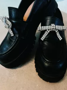 Shoe Charm, Rosett med klara stenar - The Shoelace Brand