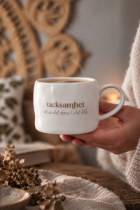 Mugg med öra, Tacksamhet Vit - Majas Cottage    BERÄKNAD LEV: DEC