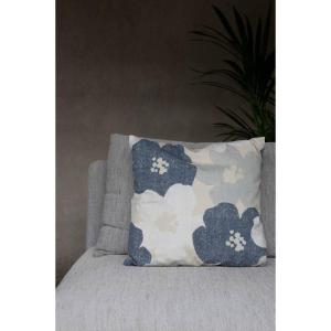 Kuddfodral, Storblommig Blå, Lotta (48x48cm)