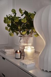 ERNST Rak Glasvas Mönstrad Randig Struktur H28cm