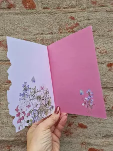 Kort med luktärter, blåklockor och fjärilar - Pictura