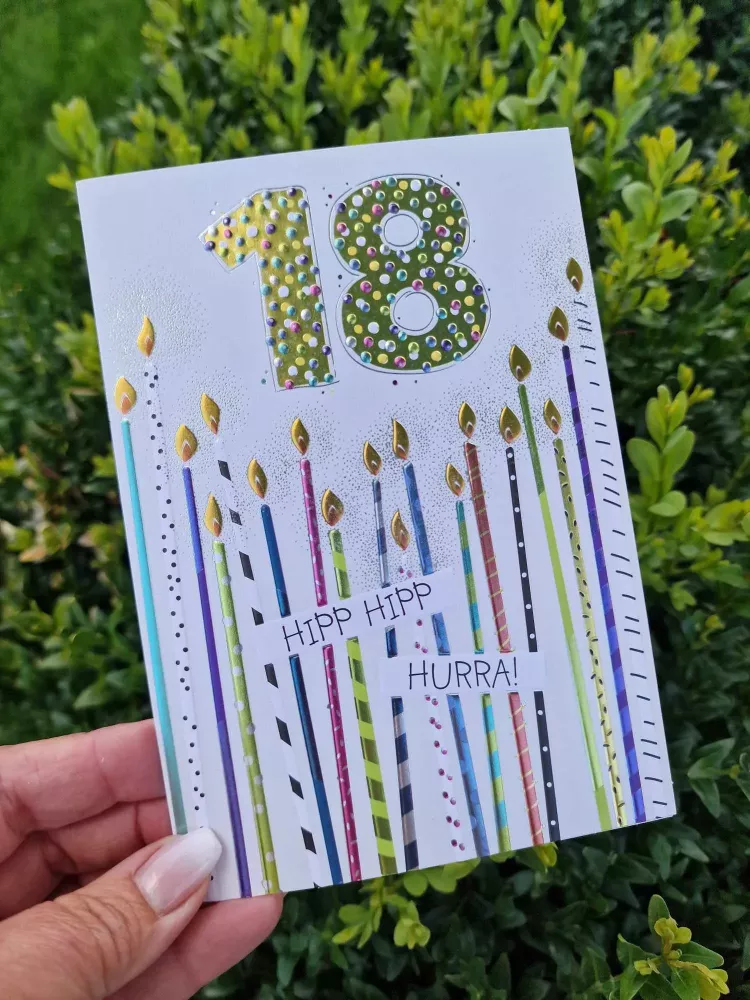 18 - Hipp Hipp Hurra! Kort med långa smala ljus - Pictura