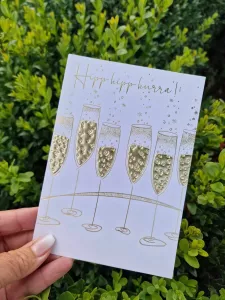 Kort med champagneglas på rad: Hipp Hipp Hurra! - Pictura