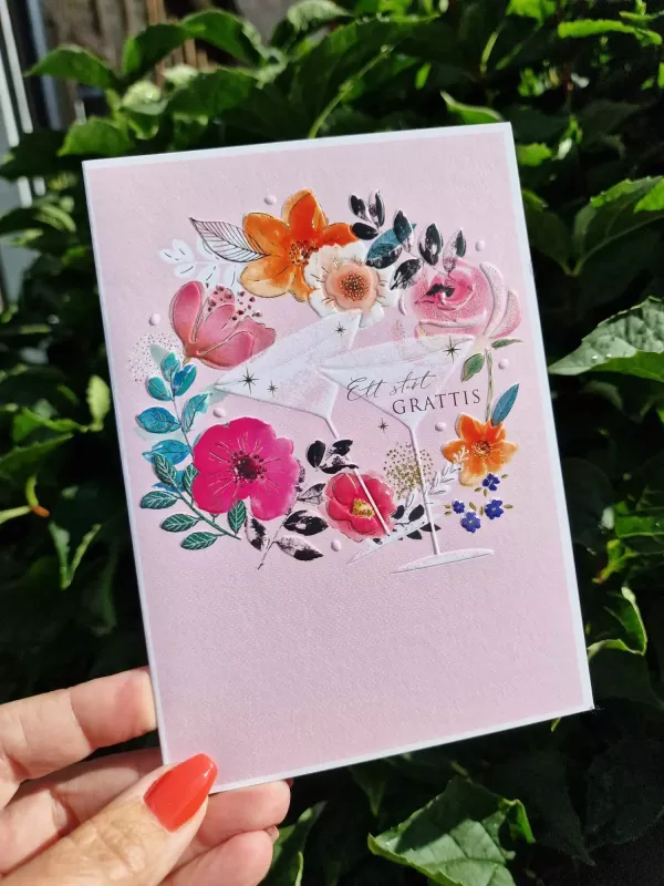 Ett stort grattis - Rosa kort med blomsterkrans och 2 glas - Pictura