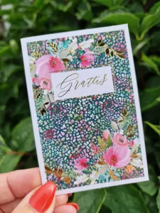 Mini-kort: Blommigt i rosa/grönt "Grattis" - Pictura