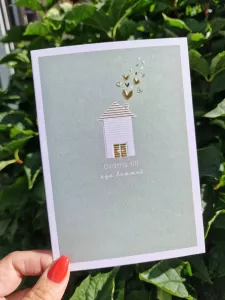 Grattis till nya hemmet - Kort med hus och små hjärtan från skorstenen - Pictura