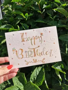 Happy Birthday - Präglade bokstäver i olika färger/mönster - Pictura