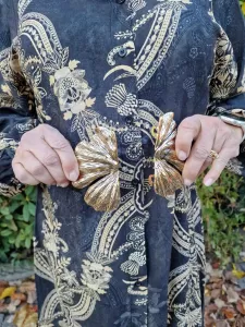 Elastiskt bälte med antikbehandad blomma, Svart - Qnuz