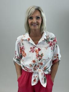 Blus i bomull med linnekänsla, Vit med blommor i orange / rött, Kelly - Mix by Heart   BERÄKNAD LEV: MAJ