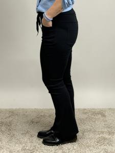 Magiskt stretchig byxa med bootcut, Svart Stella - Mix by Heart