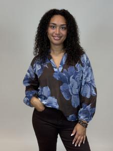 Blus, Brun med blå blommor, Freia - Mix by Heart     KOMMER SNART!