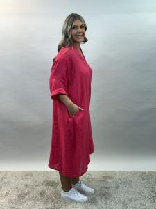 Linneklänning, Lång med fickor, Hallon Loella - Mix by Heart     BERÄKNAD LEV: APRIL