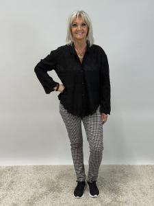 Blus Svart med brodyr, Liljana - Mix by Heart