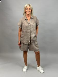 Linneblus med kort ärm Taupe, Zoe - Mix by Heart    BERÄKNAD LEV: MARS/APRIL
