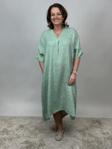 Linneklänning, Lång med fickor, Lindblomsgrön Loella - Mix by Heart     BERÄKNAD LEV: APRIL