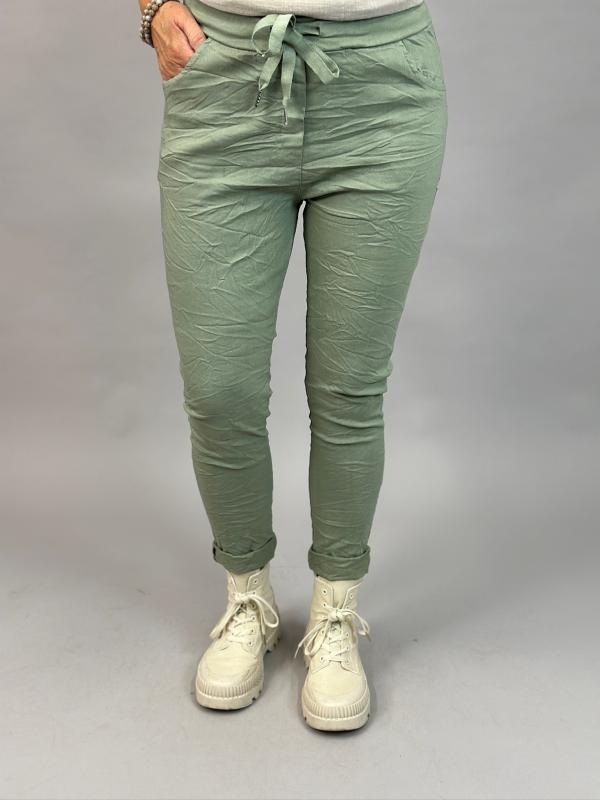 Magiskt stretchig byxa, Army ljus (Signe) - Mix by Heart