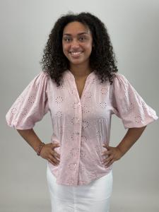 Blus med brodyr och puffärm, Rosa Cecilia - Mix by Heart    KOMMER SNART!