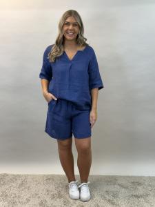 Linneshorts Mörkblå, Lindy - Mix by Heart    BERÄKNAD LEV: MARS/APRIL