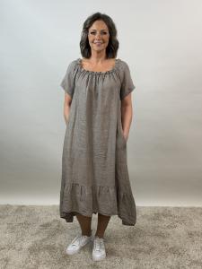 Linneklänning med resår i halsen, Taupe Disa - Mix by Heart     BERÄKNAD LEV: APRIL