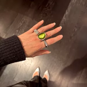 Ring Omikron, Mörkgrön Silver – 7EAST