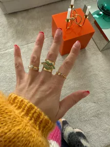 Ring Cheilia Grön, Läppar Guld – 7EAST