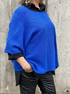 Stickad ponchotröja, Klarblå Nessa - Mix by Heart