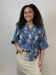 Blus, Blå med beige blombroderier, Maja - Mix by Heart