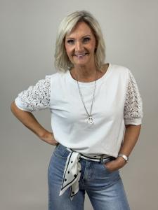 Topp med kort spetsärm, Vit Emelie - Mix by Heart      BERÄKNAD LEV: MARS