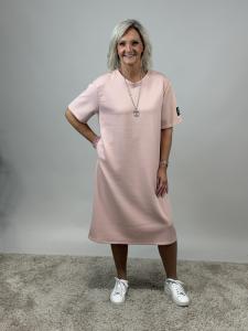 Sweatshirtsklänning, Rosa Embla - Mix by Heart      KOMMER SNART!