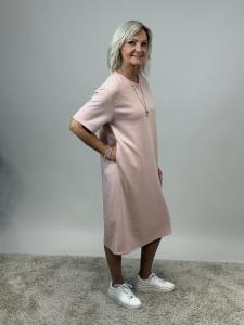 Sweatshirtsklänning, Rosa Embla - Mix by Heart      KOMMER SNART!