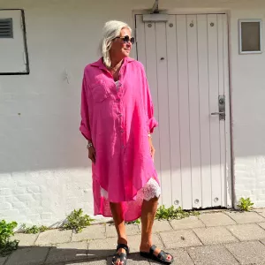 Klänning i satin och spets, Offwhite Melissa - Cabana Living