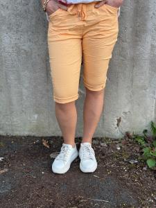 Magiskt stretchig capribyxa, Persika, Josefin - Mix by Heart     KOMMER SNART!